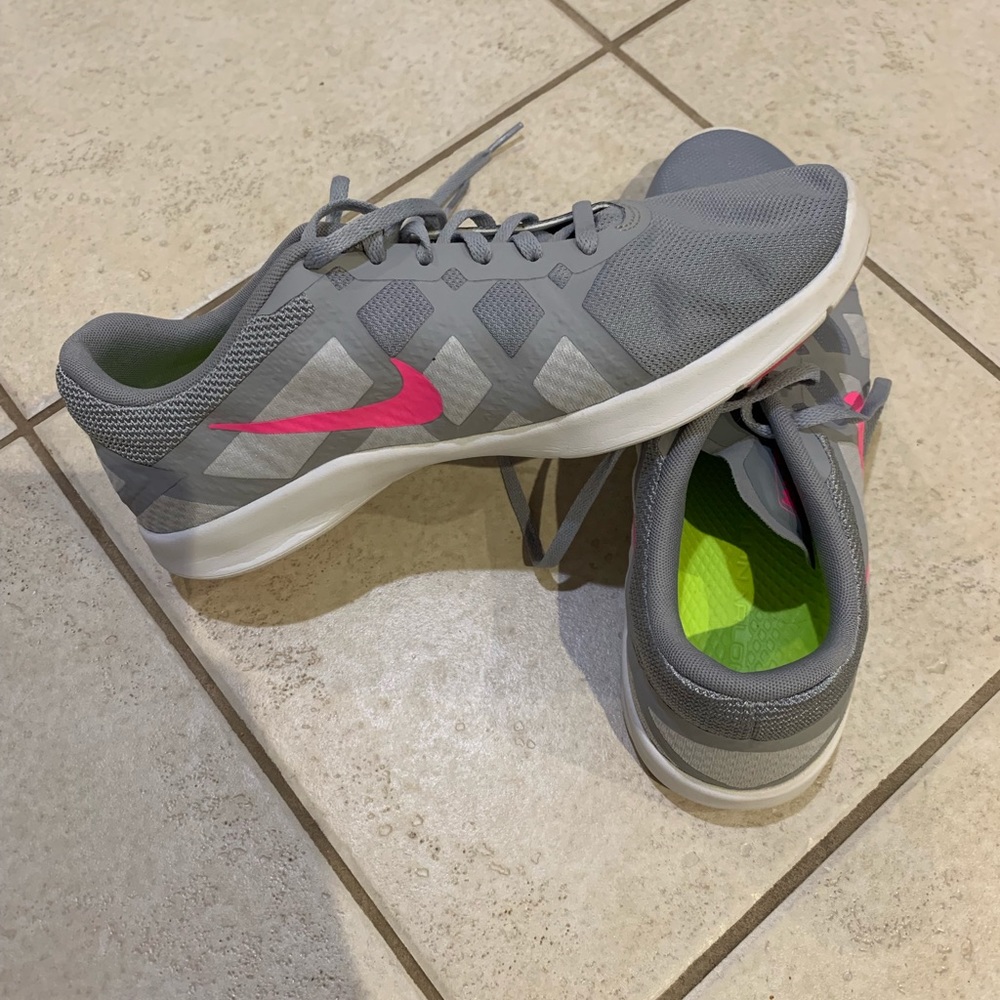 Nike tennis shoes